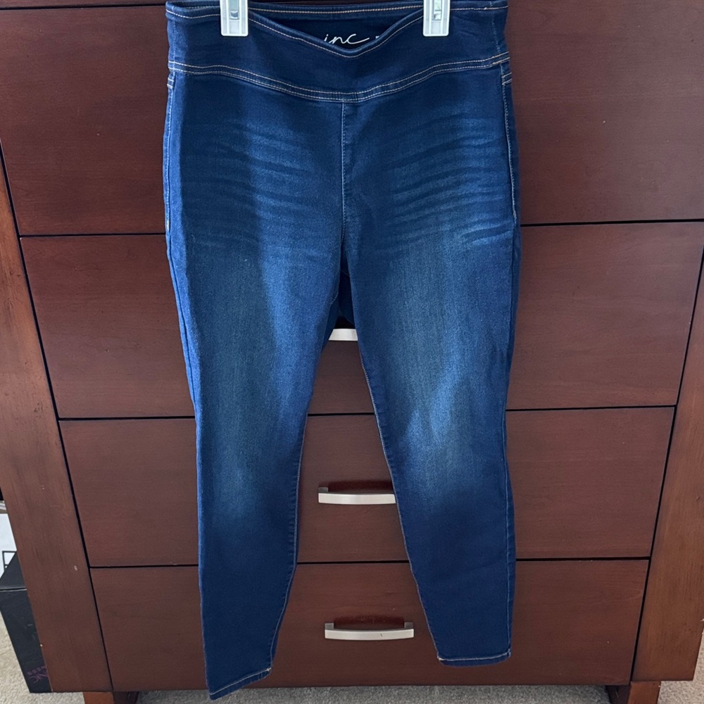 NWOT- INC International Concepts Deep Indigo Women's Stretch Jeggings